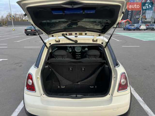 Белый Мини Купер, объемом двигателя 1.4 л и пробегом 222 тыс. км за 5500 $, фото 16 на Automoto.ua