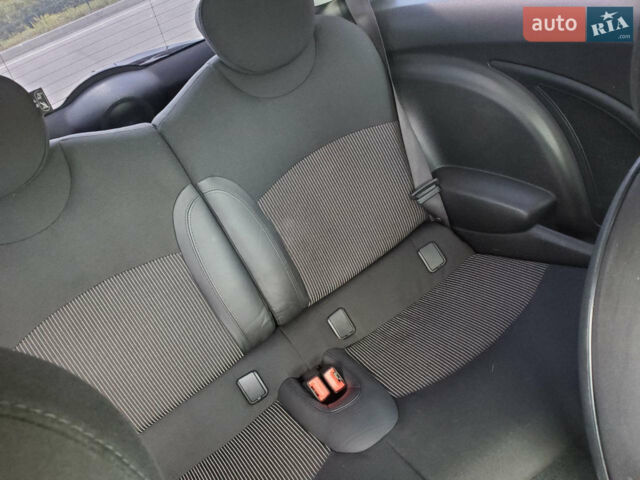 Білий Міні Cooper, об'ємом двигуна 1.6 л та пробігом 232 тис. км за 3900 $, фото 11 на Automoto.ua