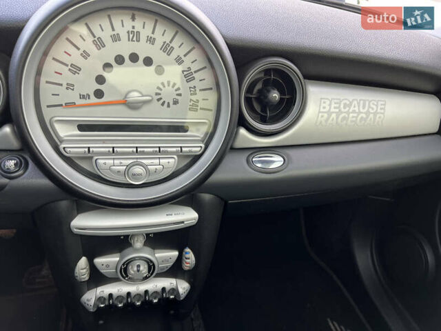 Белый Мини Купер, объемом двигателя 1.4 л и пробегом 222 тыс. км за 5500 $, фото 21 на Automoto.ua