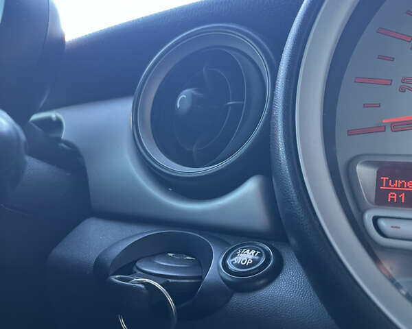 Белый Мини Купер, объемом двигателя 1.6 л и пробегом 236 тыс. км за 5550 $, фото 15 на Automoto.ua