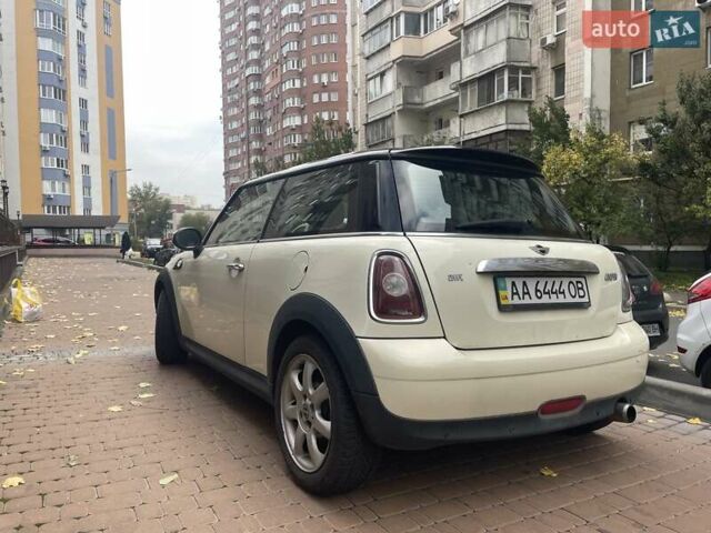 Міні Cooper 2007 у Києві на Automoto.ua Білий Міні Cooper, об'ємом двигуна 1.6 л та пробігом 170 тис. км за 4500 $, фото 4 на Automoto.ua
