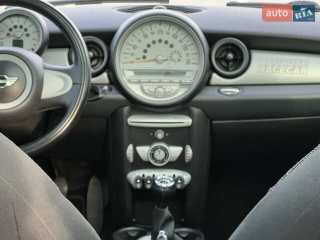 Белый Мини Купер, объемом двигателя 1.4 л и пробегом 222 тыс. км за 5500 $, фото 18 на Automoto.ua