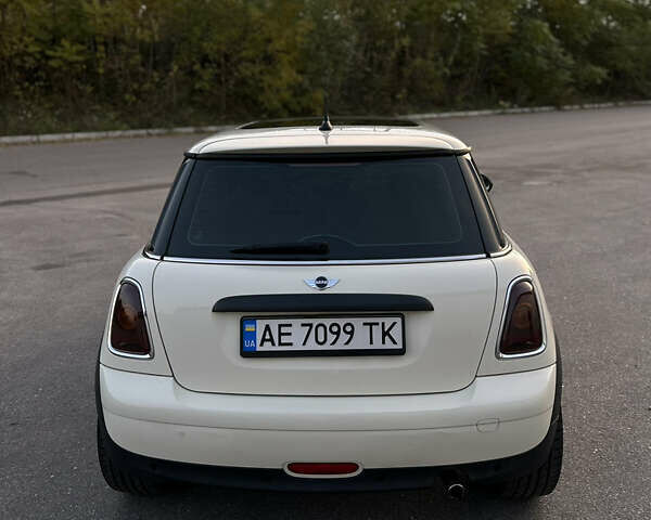 Білий Міні Cooper, об'ємом двигуна 1.6 л та пробігом 171 тис. км за 7000 $, фото 6 на Automoto.ua