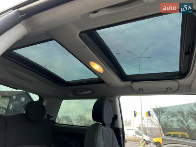 Белый Мини Купер, объемом двигателя 1.4 л и пробегом 222 тыс. км за 5500 $, фото 9 на Automoto.ua