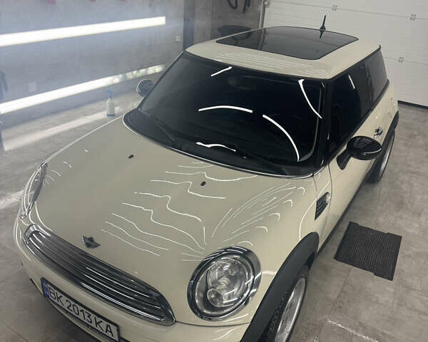 Білий Міні Cooper, об'ємом двигуна 1.4 л та пробігом 229 тис. км за 6500 $, фото 4 на Automoto.ua