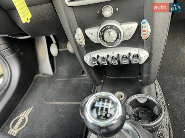 Белый Мини Купер, объемом двигателя 1.4 л и пробегом 222 тыс. км за 5500 $, фото 11 на Automoto.ua