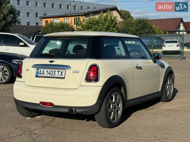 Білий Міні Cooper, об'ємом двигуна 1.4 л та пробігом 110 тис. км за 5999 $, фото 5 на Automoto.ua