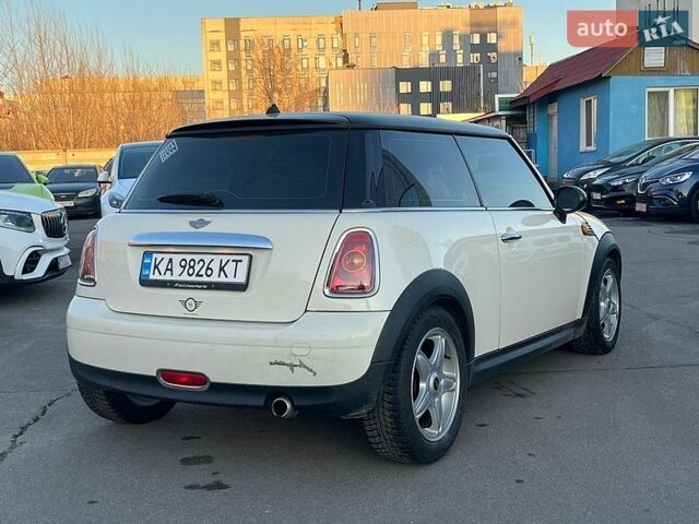 Белый Мини Купер, объемом двигателя 1.56 л и пробегом 236 тыс. км за 5550 $, фото 3 на Automoto.ua