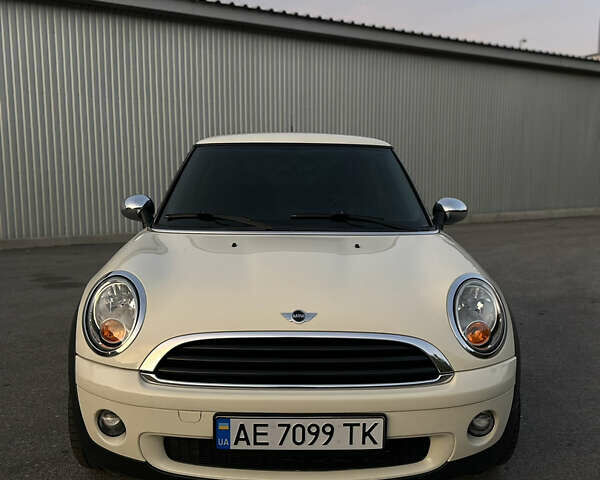 Білий Міні Cooper, об'ємом двигуна 1.6 л та пробігом 171 тис. км за 7000 $, фото 3 на Automoto.ua