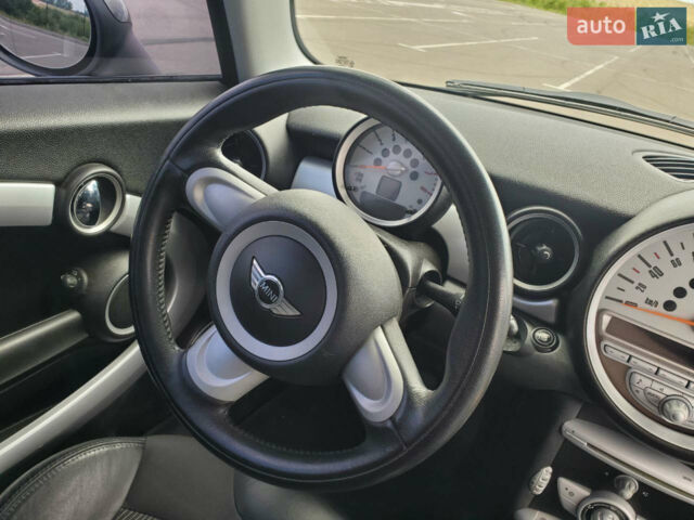 Білий Міні Cooper, об'ємом двигуна 1.6 л та пробігом 232 тис. км за 3900 $, фото 7 на Automoto.ua
