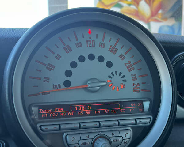 Белый Мини Купер, объемом двигателя 1.6 л и пробегом 236 тыс. км за 5550 $, фото 13 на Automoto.ua