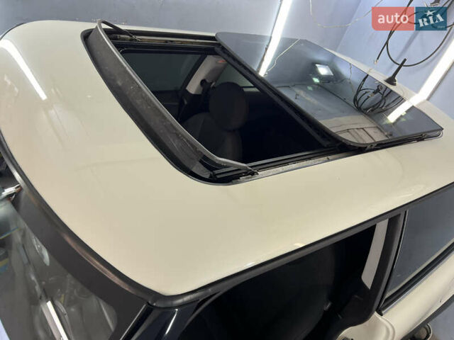 Белый Мини Купер, объемом двигателя 1.4 л и пробегом 222 тыс. км за 5500 $, фото 22 на Automoto.ua