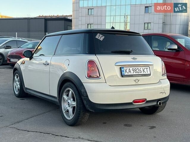 Белый Мини Купер, объемом двигателя 1.56 л и пробегом 236 тыс. км за 5550 $, фото 2 на Automoto.ua