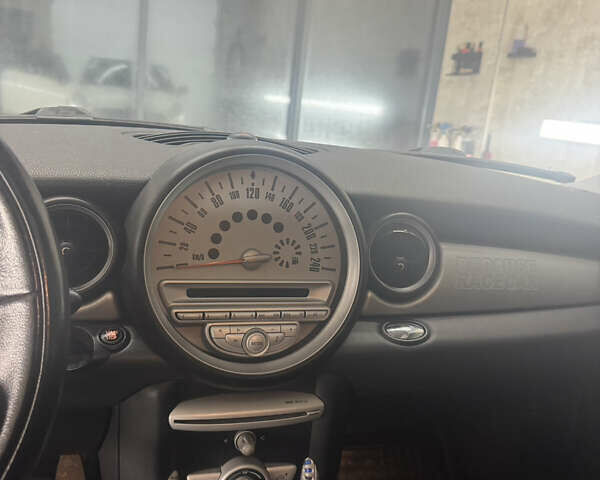 Білий Міні Cooper, об'ємом двигуна 1.4 л та пробігом 229 тис. км за 6500 $, фото 8 на Automoto.ua