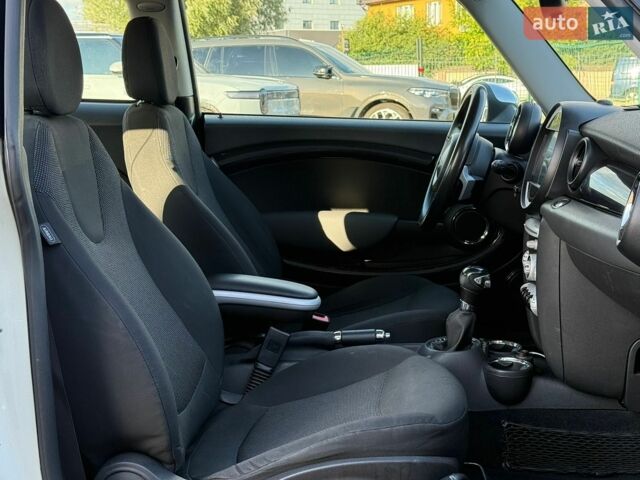 Білий Міні Cooper, об'ємом двигуна 1.4 л та пробігом 110 тис. км за 5999 $, фото 13 на Automoto.ua