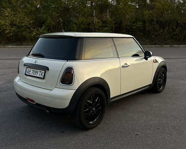 Білий Міні Cooper, об'ємом двигуна 1.6 л та пробігом 171 тис. км за 7000 $, фото 2 на Automoto.ua