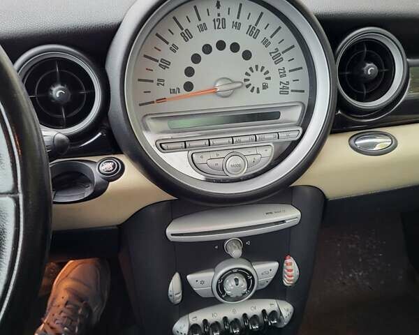 Міні Cooper 2007 у Києві на Automoto.ua Білий Міні Cooper, об'ємом двигуна 1.6 л та пробігом 170 тис. км за 4500 $, фото 10 на Automoto.ua