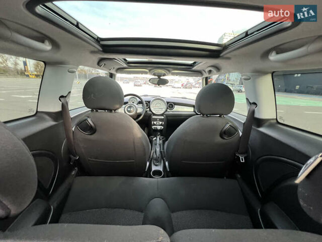 Белый Мини Купер, объемом двигателя 1.4 л и пробегом 222 тыс. км за 5500 $, фото 17 на Automoto.ua