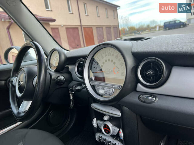 Белый Мини Купер, объемом двигателя 1.6 л и пробегом 178 тыс. км за 6499 $, фото 15 на Automoto.ua