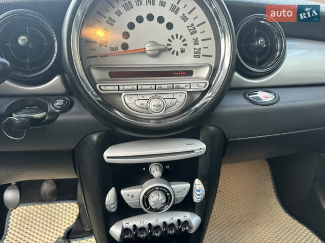 Білий Міні Cooper, об'ємом двигуна 1.6 л та пробігом 296 тис. км за 6600 $, фото 14 на Automoto.ua