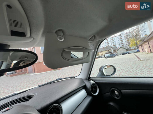 Белый Мини Купер, объемом двигателя 1.6 л и пробегом 178 тыс. км за 6499 $, фото 19 на Automoto.ua