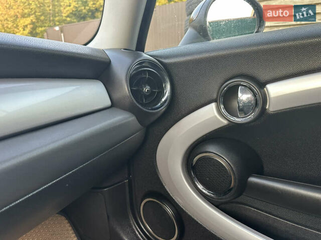 Білий Міні Cooper, об'ємом двигуна 1.6 л та пробігом 296 тис. км за 6600 $, фото 17 на Automoto.ua