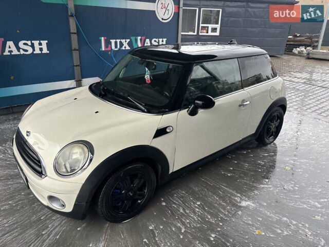 Білий Міні Cooper, об'ємом двигуна 1.6 л та пробігом 255 тис. км за 4600 $, фото 6 на Automoto.ua