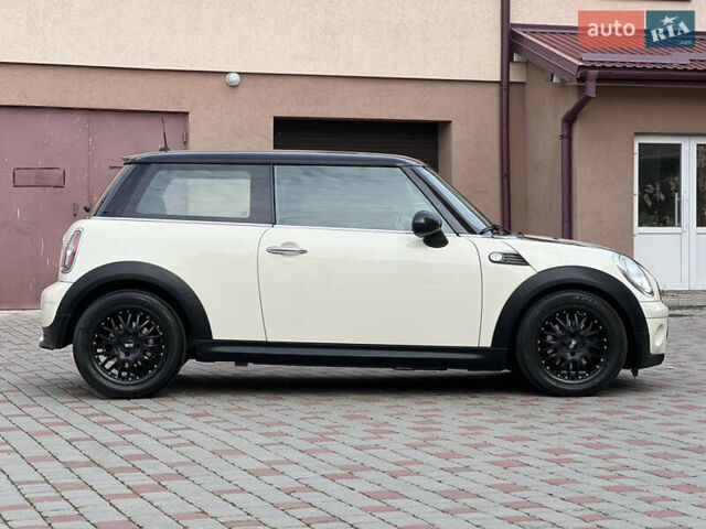 Белый Мини Купер, объемом двигателя 1.6 л и пробегом 178 тыс. км за 6499 $, фото 7 на Automoto.ua