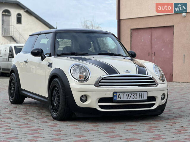 Белый Мини Купер, объемом двигателя 1.6 л и пробегом 178 тыс. км за 6499 $, фото 2 на Automoto.ua