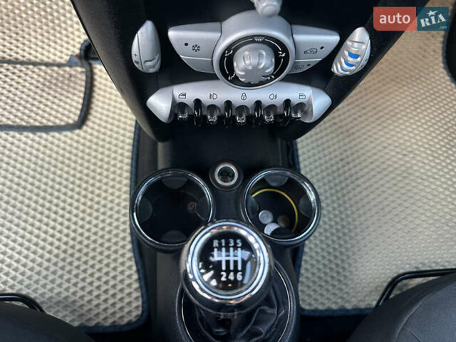 Білий Міні Cooper, об'ємом двигуна 1.6 л та пробігом 296 тис. км за 6600 $, фото 13 на Automoto.ua