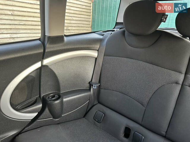 Білий Міні Cooper, об'ємом двигуна 1.6 л та пробігом 296 тис. км за 6600 $, фото 22 на Automoto.ua