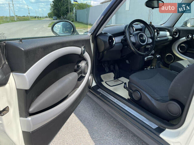Білий Міні Cooper, об'ємом двигуна 1.6 л та пробігом 296 тис. км за 6600 $, фото 11 на Automoto.ua