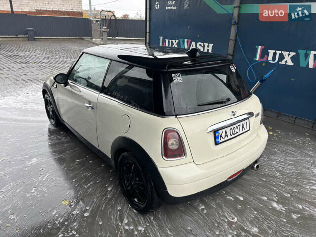 Білий Міні Cooper, об'ємом двигуна 1.6 л та пробігом 255 тис. км за 4600 $, фото 5 на Automoto.ua
