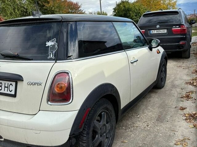 Білий Міні Cooper, об'ємом двигуна 1.6 л та пробігом 284 тис. км за 6700 $, фото 5 на Automoto.ua