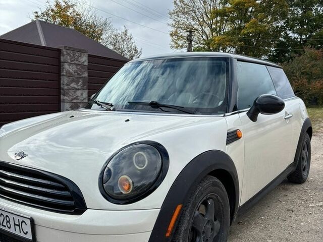 Білий Міні Cooper, об'ємом двигуна 1.6 л та пробігом 284 тис. км за 6700 $, фото 2 на Automoto.ua