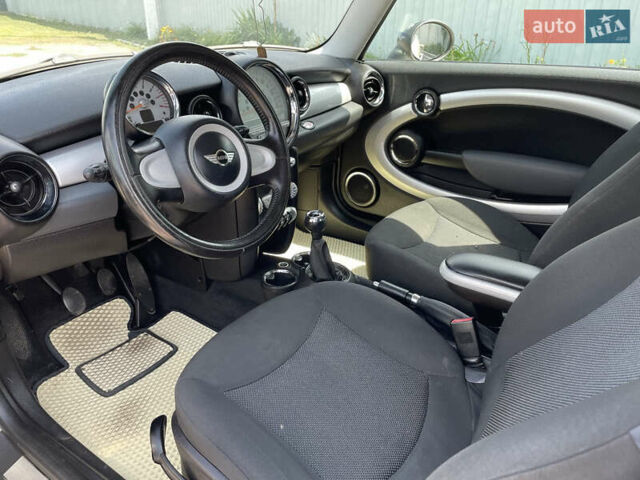 Білий Міні Cooper, об'ємом двигуна 1.6 л та пробігом 296 тис. км за 6600 $, фото 1 на Automoto.ua