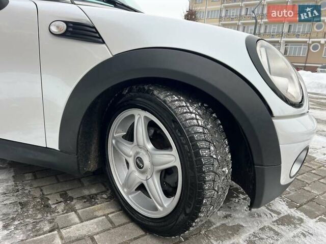 Білий Міні Cooper, об'ємом двигуна 1.6 л та пробігом 131 тис. км за 7999 $, фото 23 на Automoto.ua