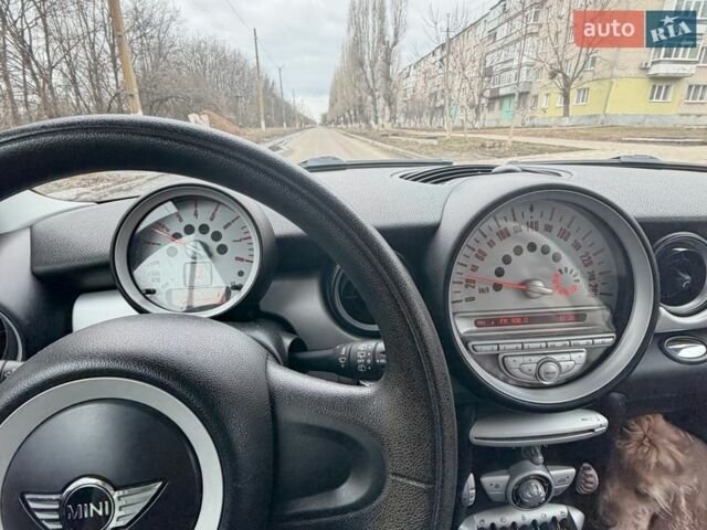 Белый Мини Купер, объемом двигателя 1.4 л и пробегом 203 тыс. км за 6000 $, фото 5 на Automoto.ua