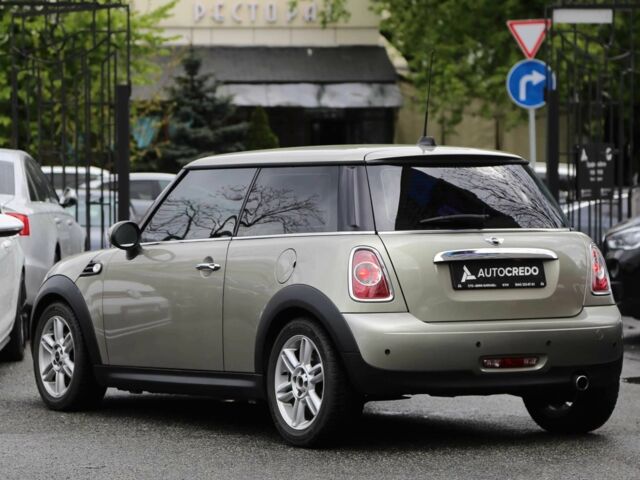 Білий Міні Cooper, об'ємом двигуна 0.16 л та пробігом 93 тис. км за 8700 $, фото 3 на Automoto.ua