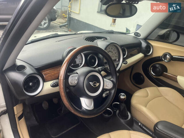 Мини Купер 2010 в Хмельницком на Automoto.ua Белый Мини Купер, объемом двигателя 1.6 л и пробегом 199 тыс. км за 5300 $, фото 32 на Automoto.ua