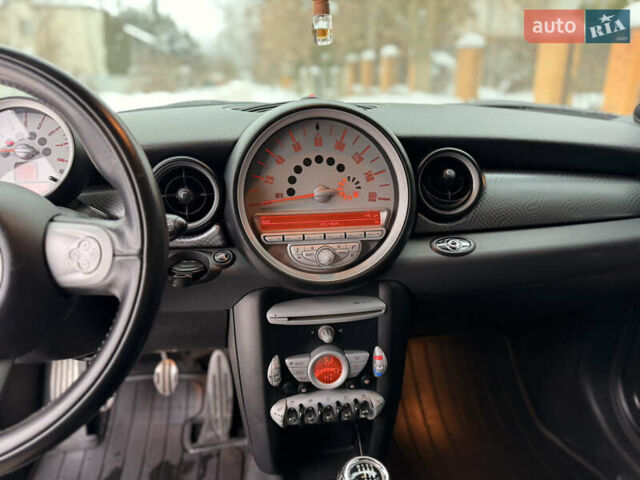 Білий Міні Cooper, об'ємом двигуна 1.6 л та пробігом 126 тис. км за 8300 $, фото 21 на Automoto.ua