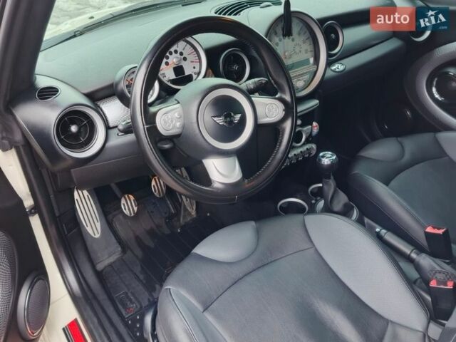 Белый Мини Купер, объемом двигателя 1.6 л и пробегом 126 тыс. км за 10500 $, фото 9 на Automoto.ua
