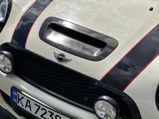 Білий Міні Cooper, об'ємом двигуна 1.6 л та пробігом 153 тис. км за 9500 $, фото 86 на Automoto.ua