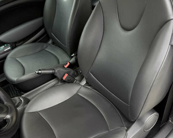 Белый Мини Купер, объемом двигателя 1.6 л и пробегом 132 тыс. км за 7950 $, фото 15 на Automoto.ua