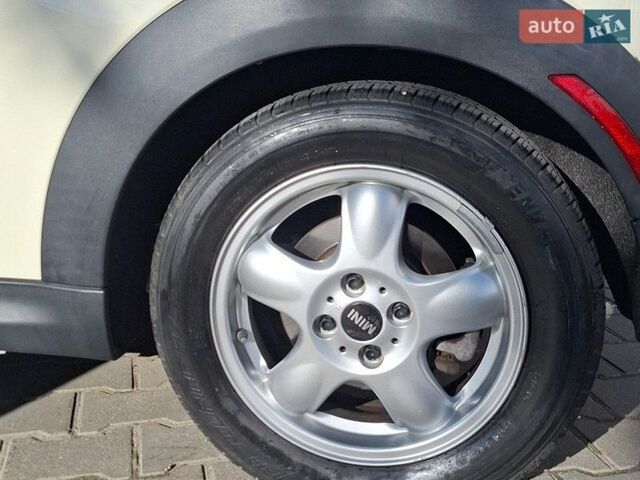 Білий Міні Cooper, об'ємом двигуна 1.6 л та пробігом 163 тис. км за 8000 $, фото 9 на Automoto.ua