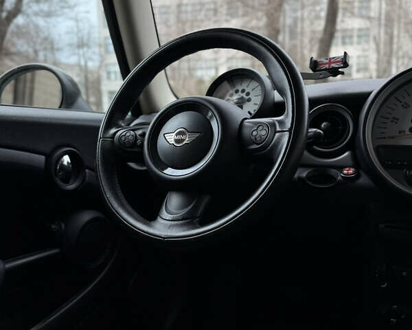 Белый Мини Купер, объемом двигателя 1.6 л и пробегом 132 тыс. км за 7950 $, фото 18 на Automoto.ua