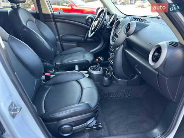 Білий Міні Cooper, об'ємом двигуна 1.6 л та пробігом 210 тис. км за 11000 $, фото 4 на Automoto.ua