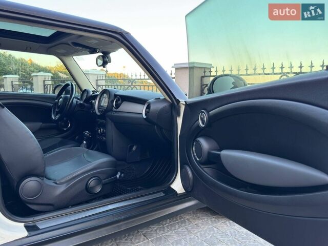 Білий Міні Cooper, об'ємом двигуна 1.6 л та пробігом 180 тис. км за 7200 $, фото 23 на Automoto.ua