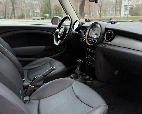 Белый Мини Купер, объемом двигателя 1.6 л и пробегом 132 тыс. км за 7950 $, фото 16 на Automoto.ua