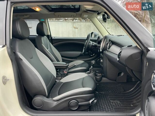 Белый Мини Купер, объемом двигателя 1.6 л и пробегом 178 тыс. км за 6990 $, фото 12 на Automoto.ua